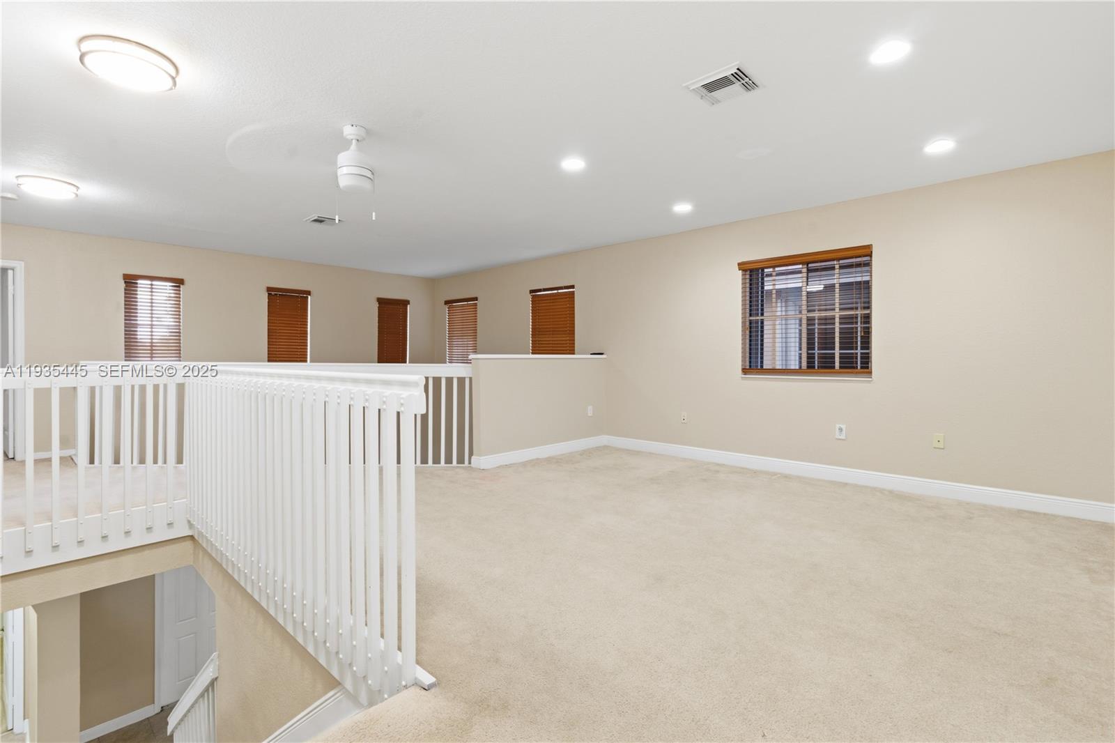 MANDARIN LAKES - Residential