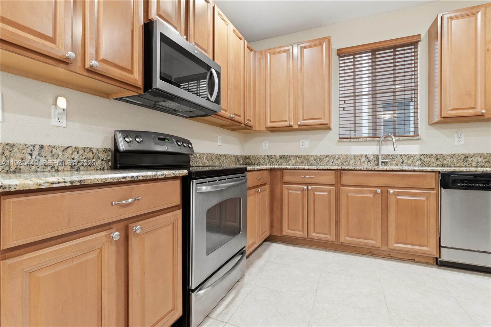 MANDARIN LAKES - Residential