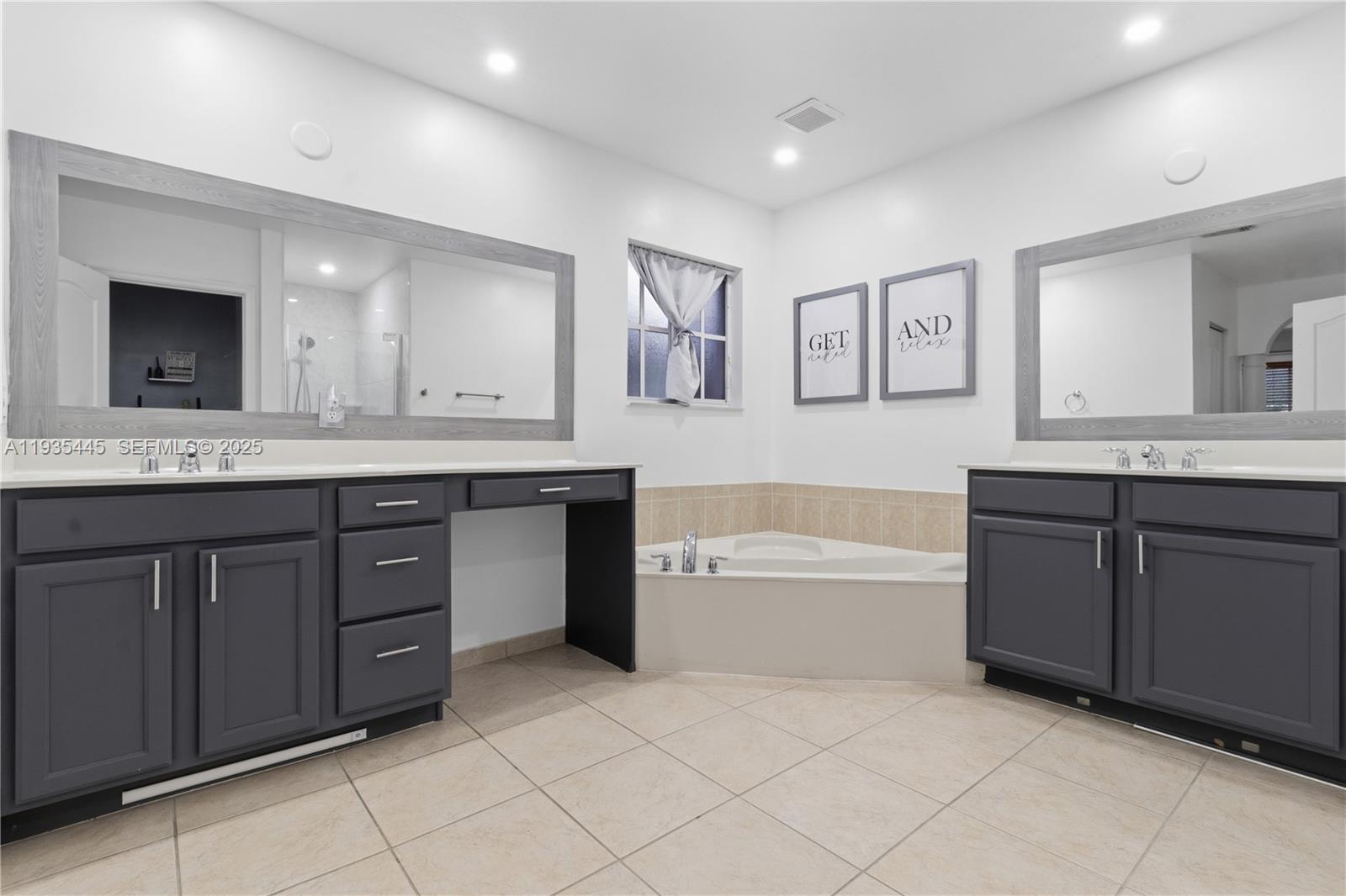 MANDARIN LAKES - Residential