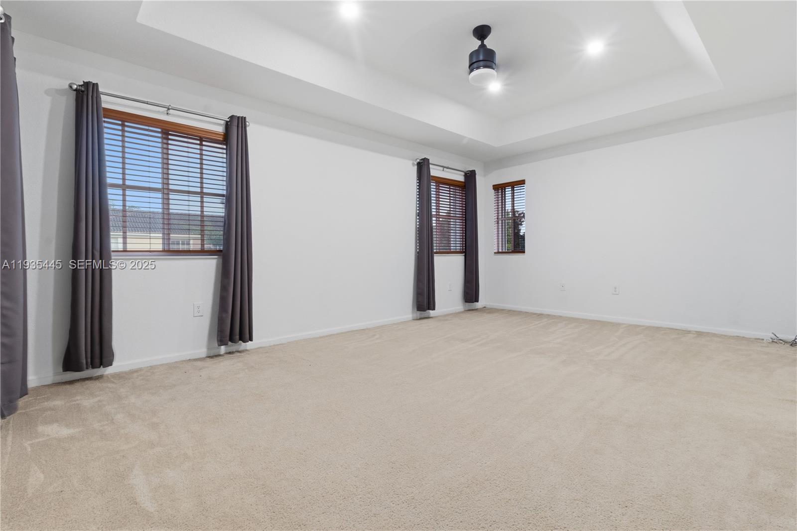 MANDARIN LAKES - Residential