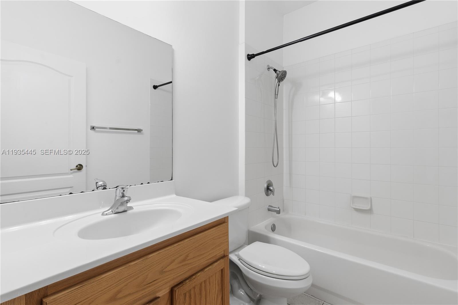 MANDARIN LAKES - Residential