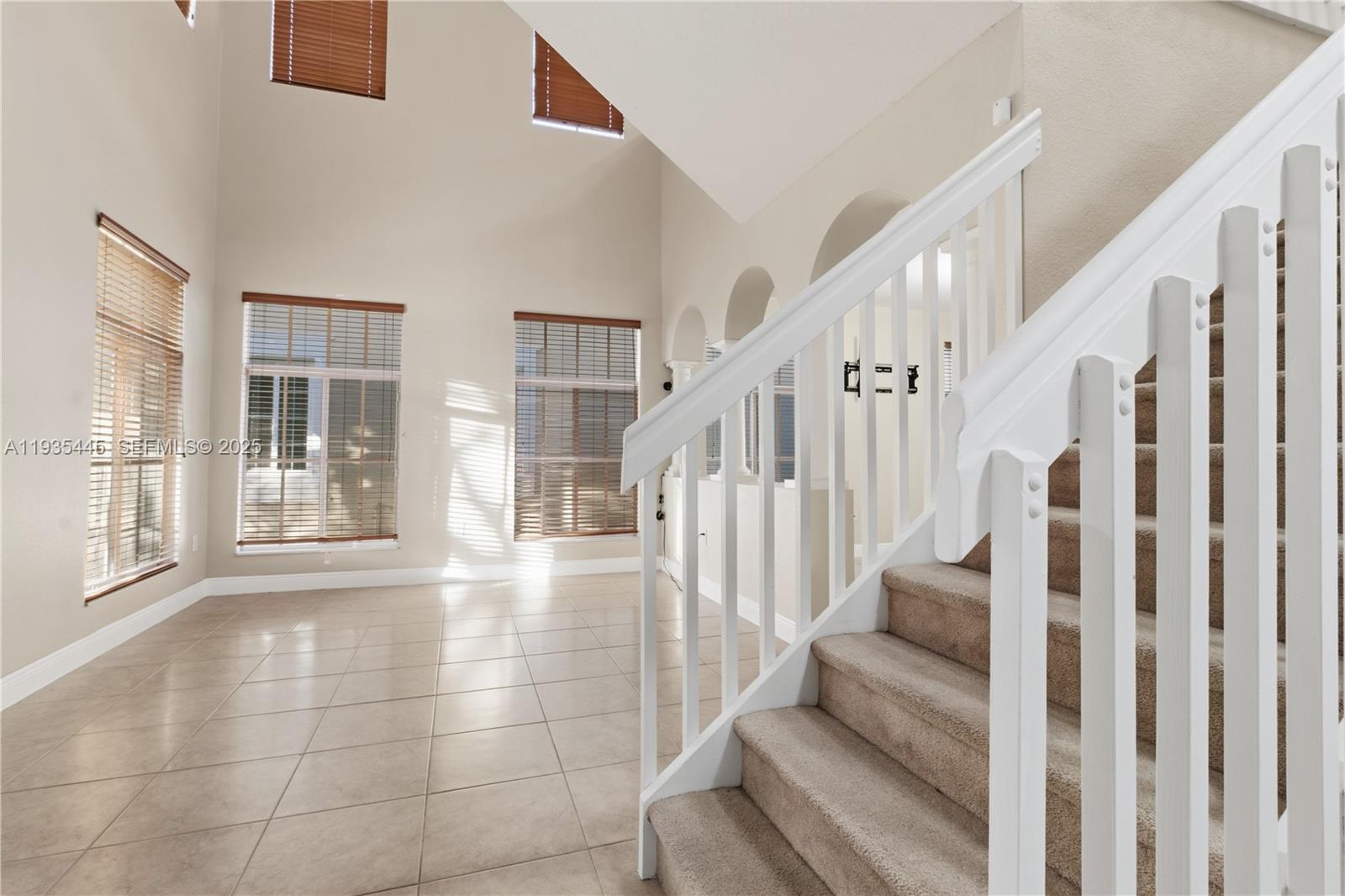 MANDARIN LAKES - Residential