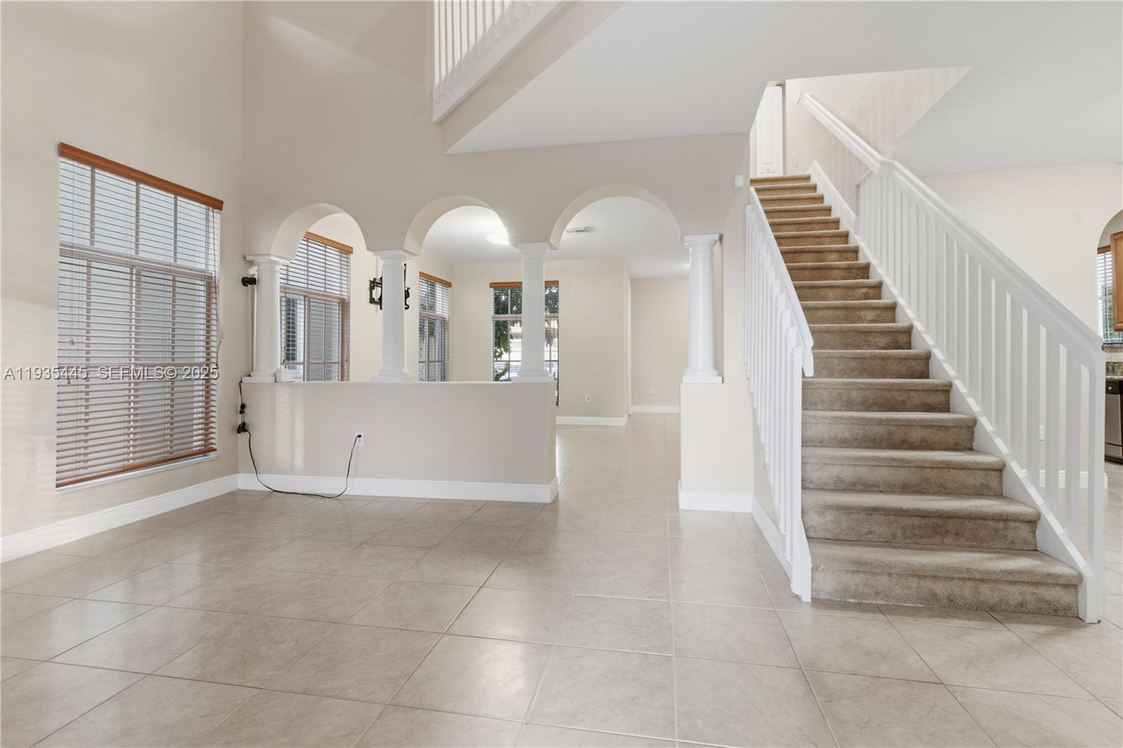 MANDARIN LAKES - Residential