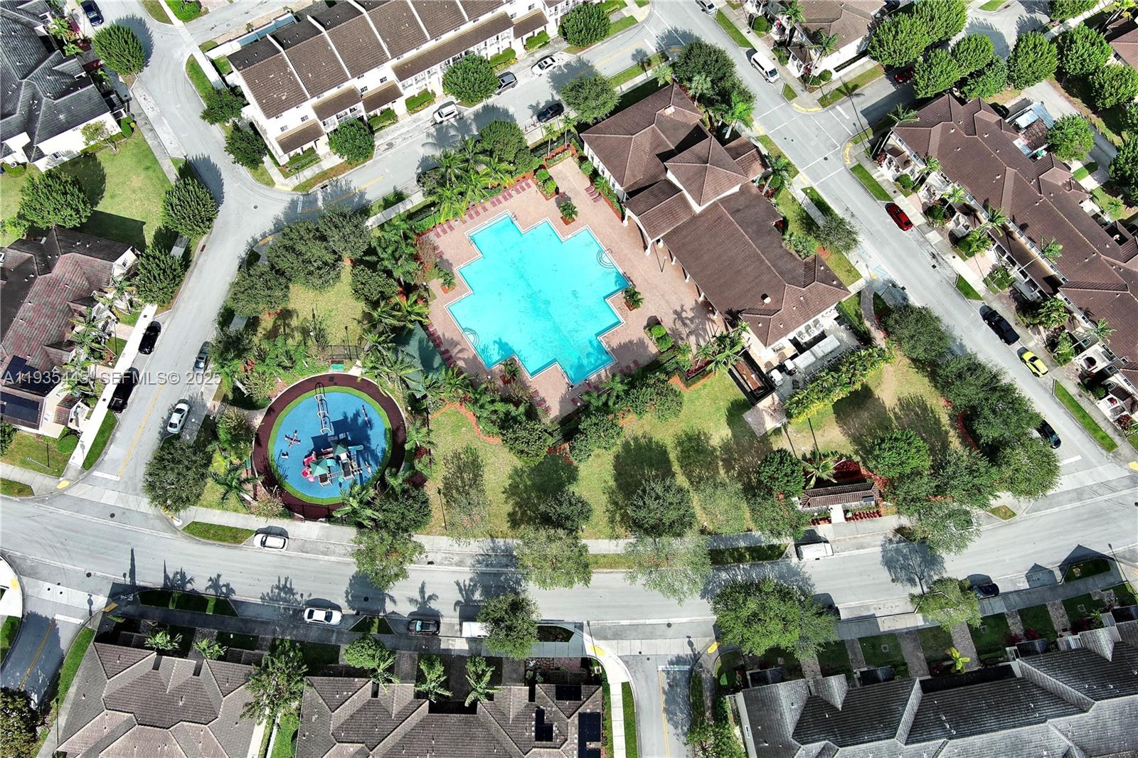 MANDARIN LAKES - Residential