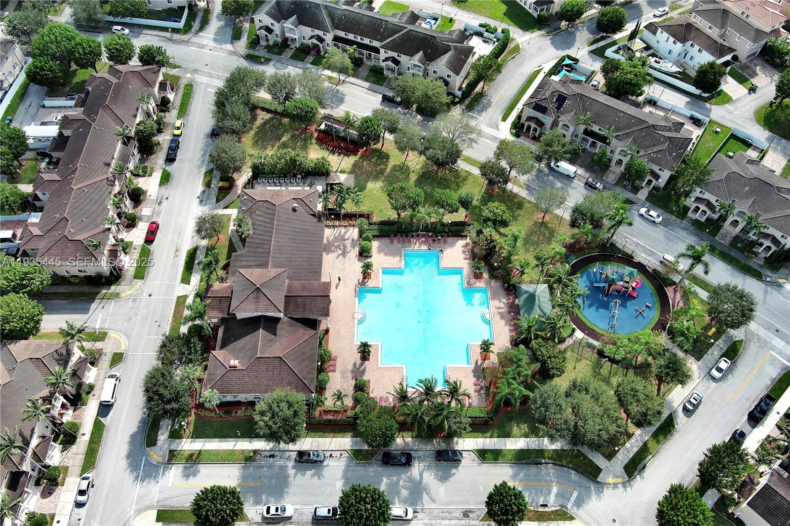 MANDARIN LAKES - Residential