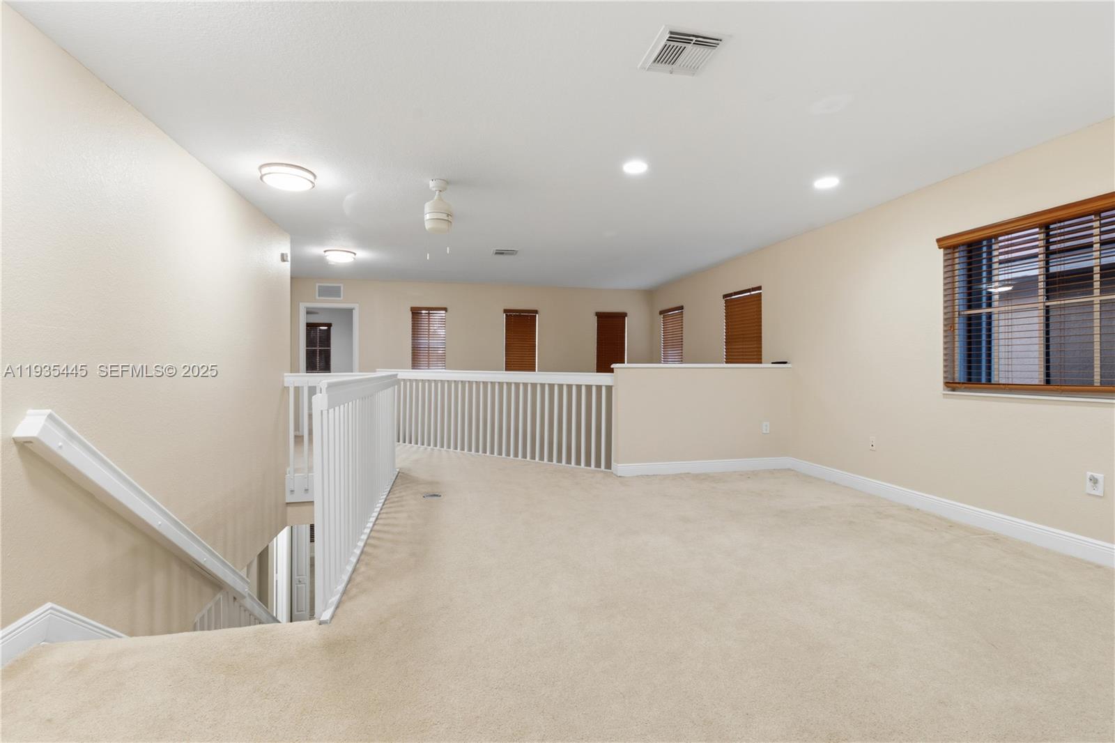 MANDARIN LAKES - Residential