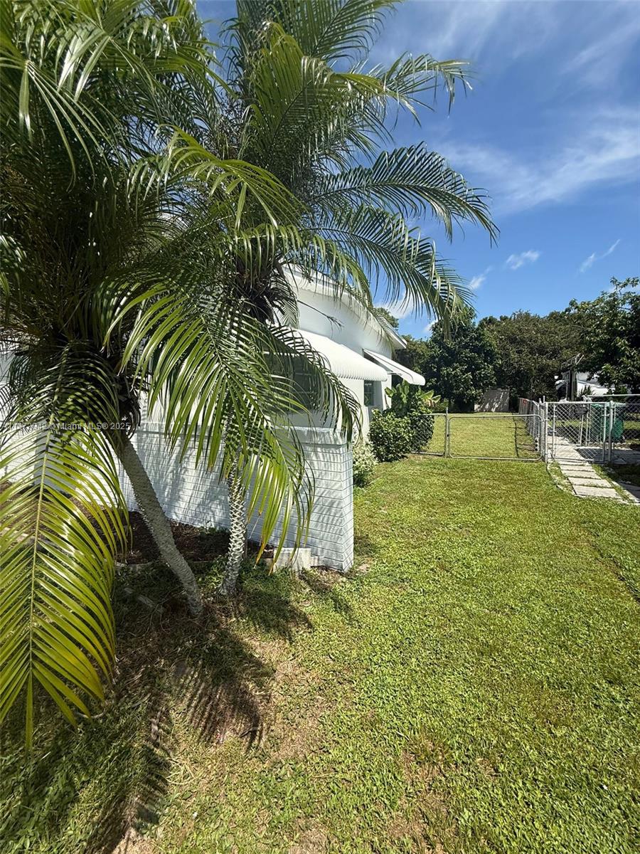 157 NE Prima Vista Blvd