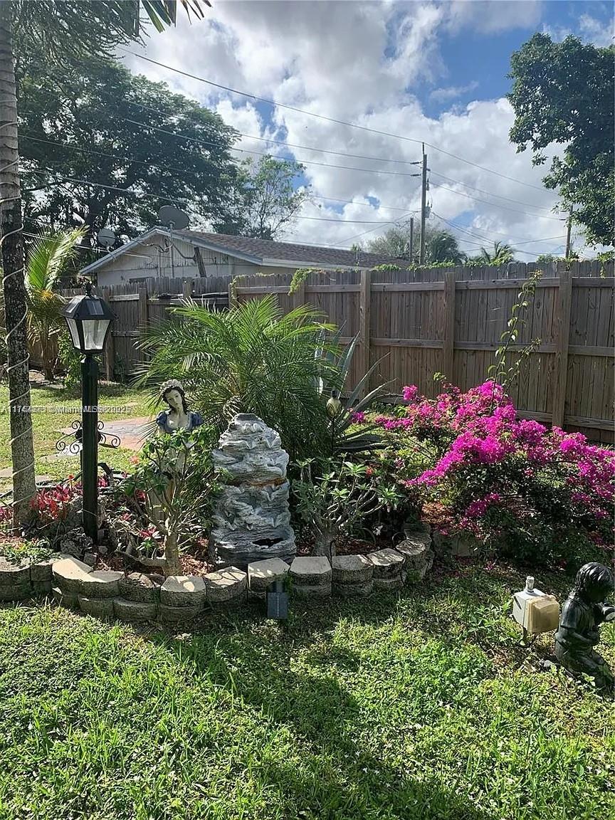 HOLLYWOOD PARK - Residential
