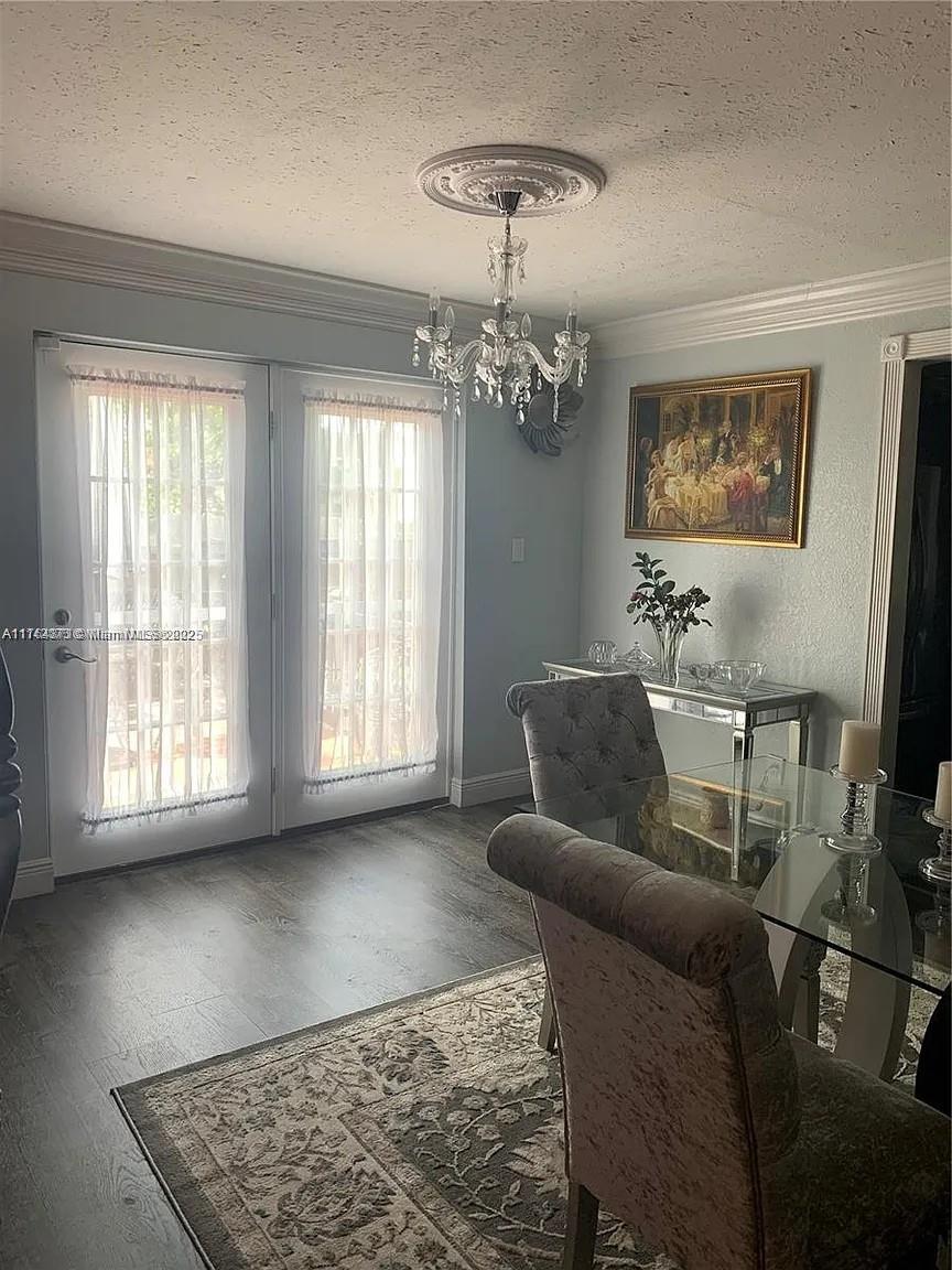 HOLLYWOOD PARK - Residential