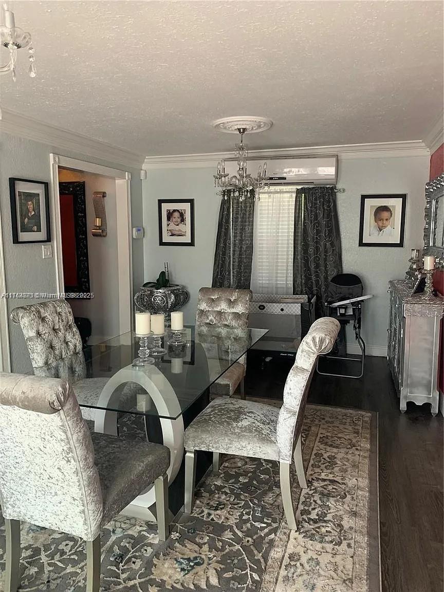 HOLLYWOOD PARK - Residential