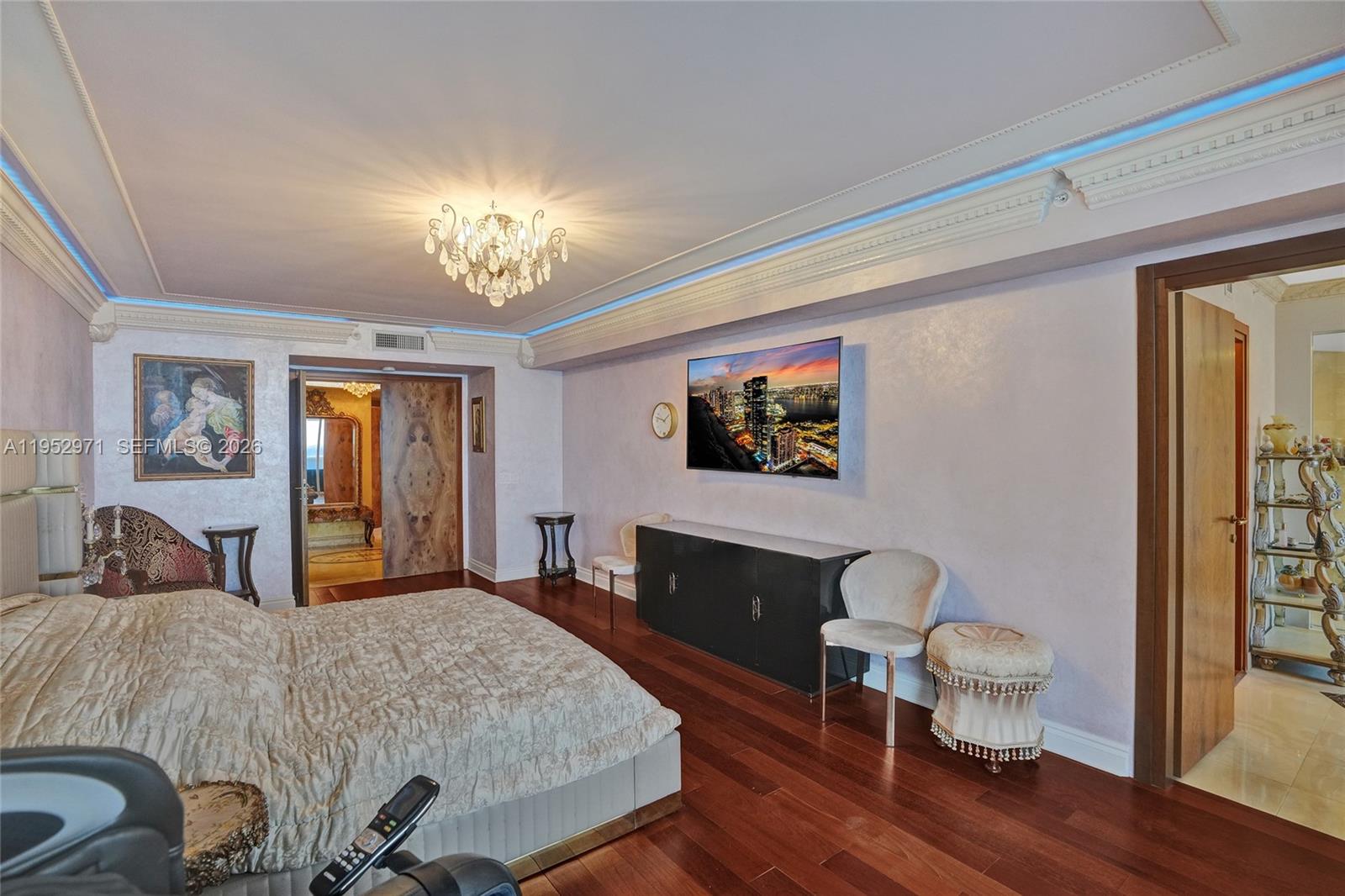 THE PINNACLE CONDO - Residential