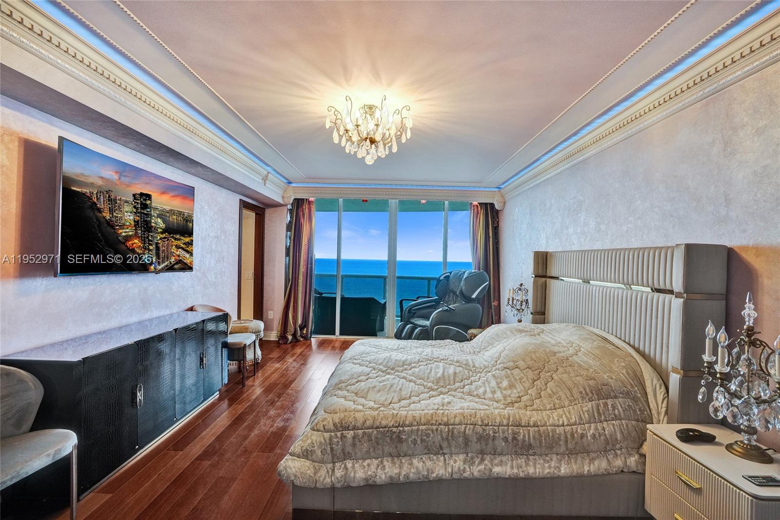 THE PINNACLE CONDO - Residential