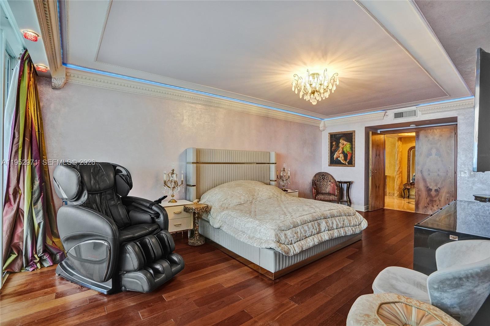 THE PINNACLE CONDO - Residential