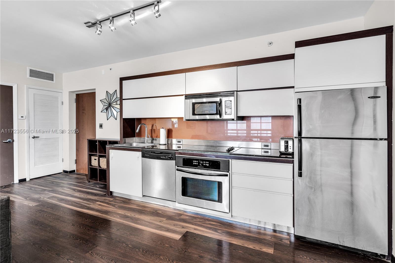 ARTECITY GOVERNOR CONDO - Residential