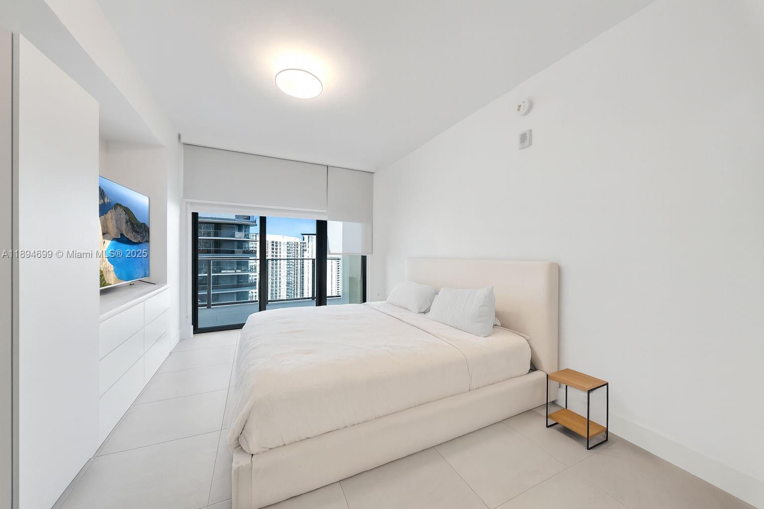 View photos, virtual tours, details... 1010 Brickell Ave 3210
