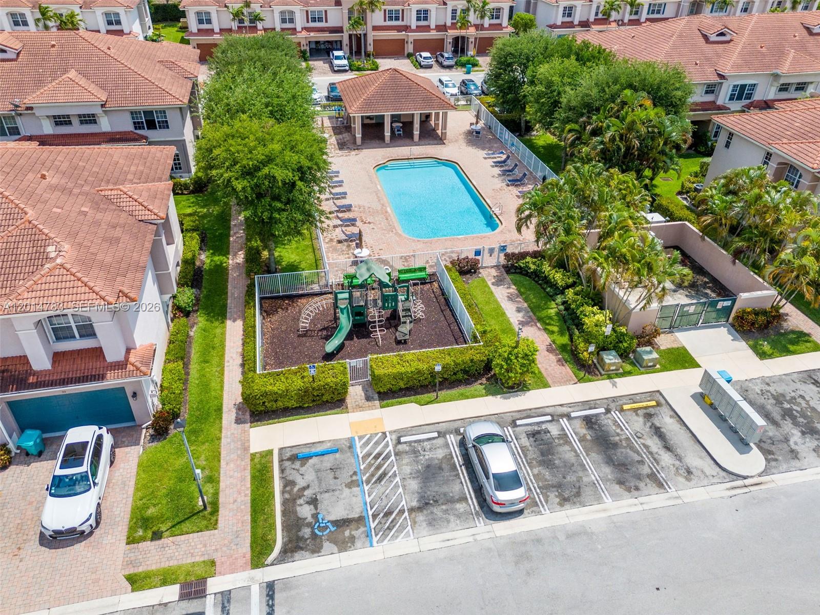 CARRIAGE POINTE TOWNHOMES - Residential