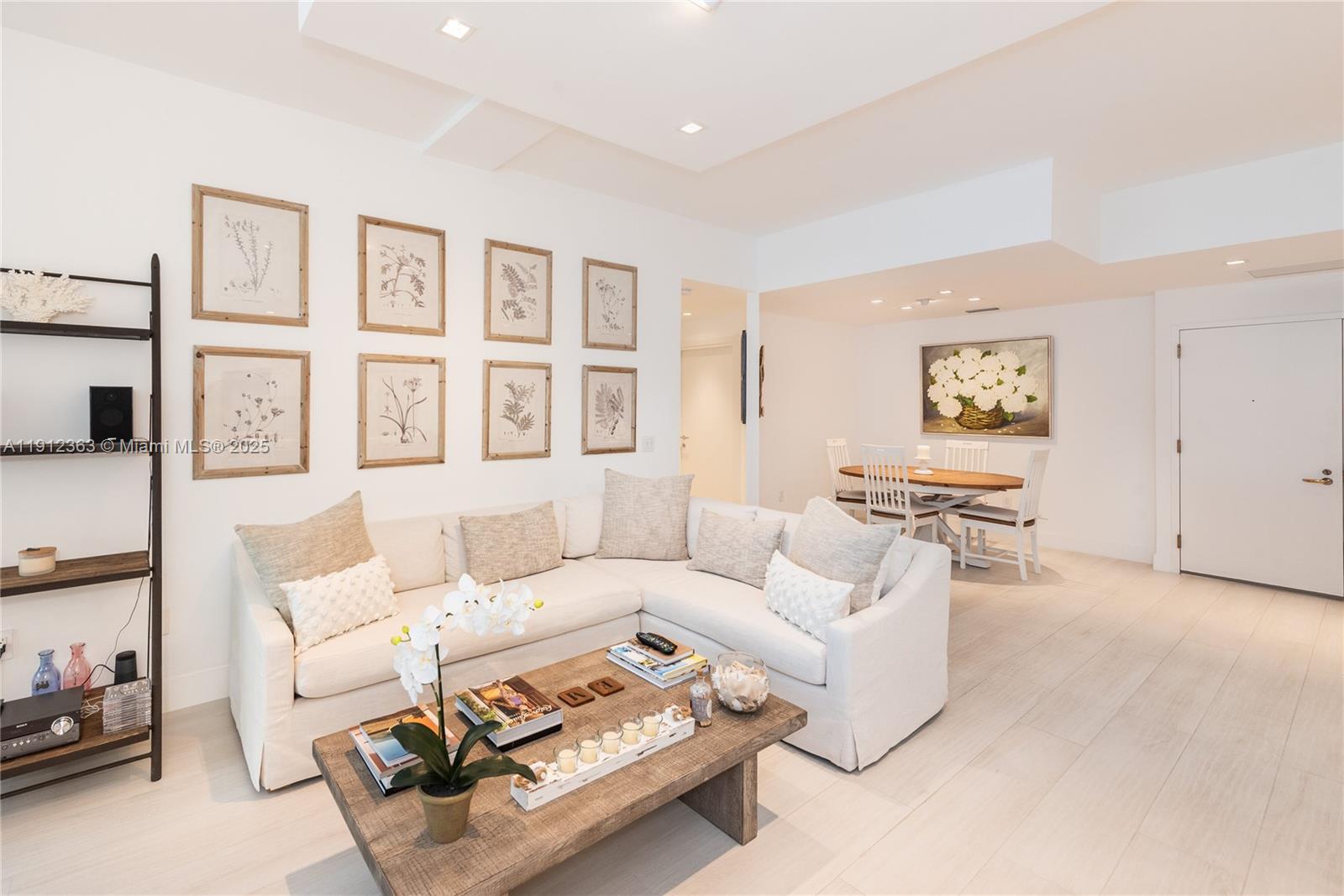 MIRAGE CONDO - Residential