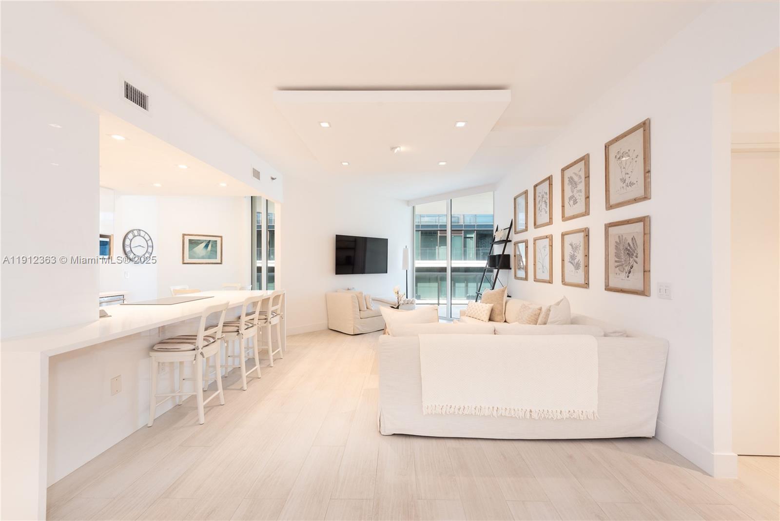 MIRAGE CONDO - Residential