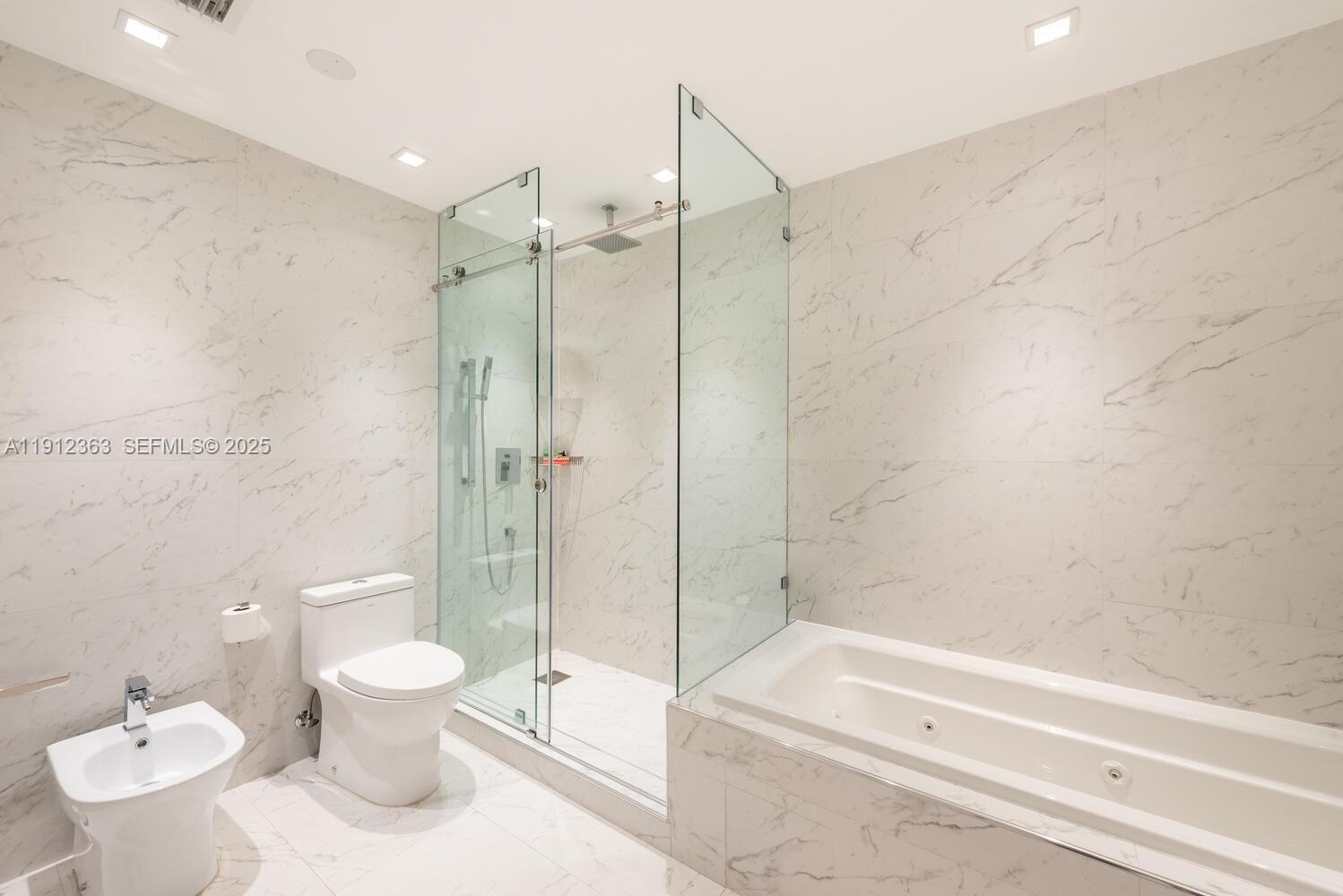 MIRAGE CONDO - Residential