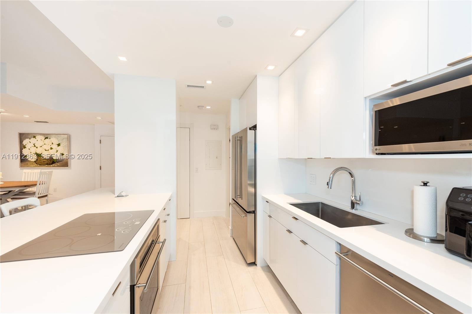 MIRAGE CONDO - Residential