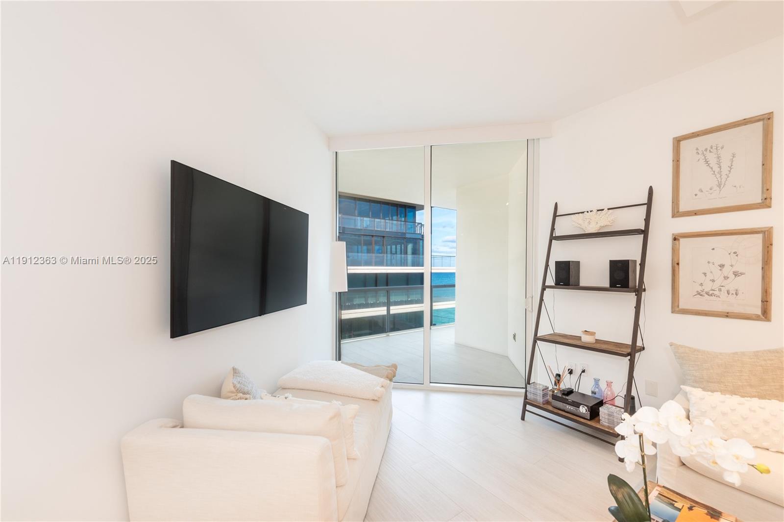 MIRAGE CONDO - Residential