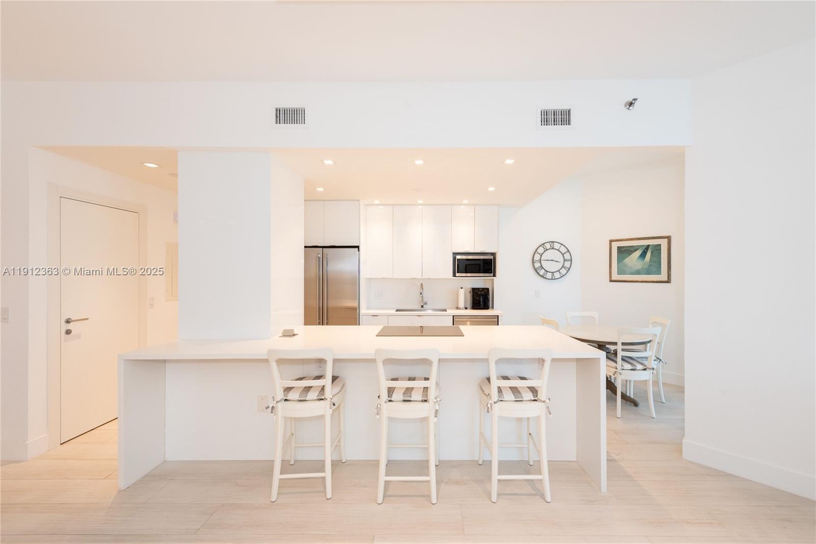 MIRAGE CONDO - Residential