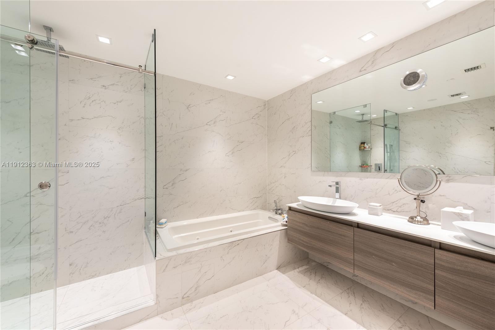 MIRAGE CONDO - Residential