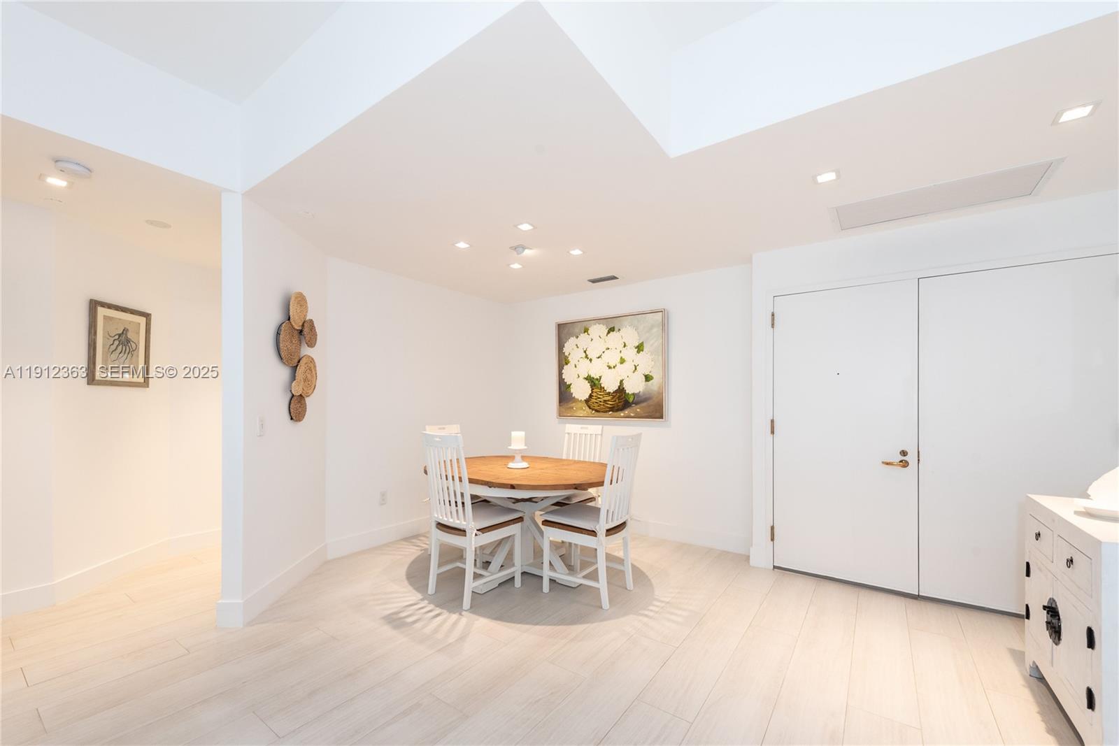 MIRAGE CONDO - Residential