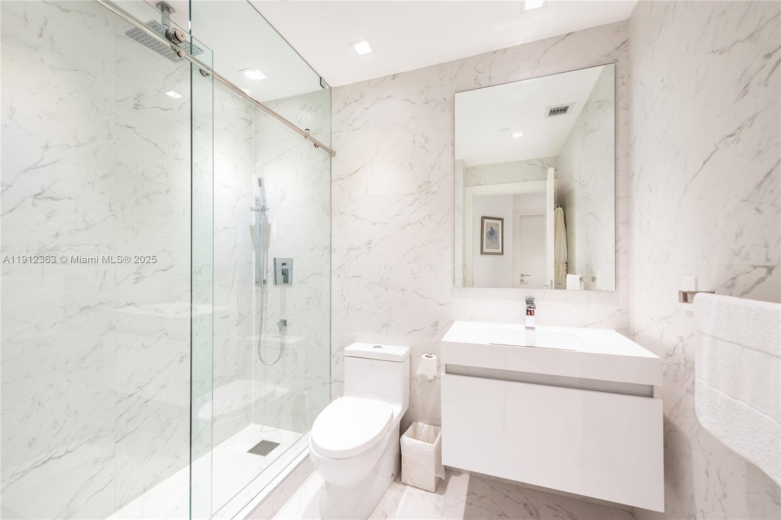 MIRAGE CONDO - Residential