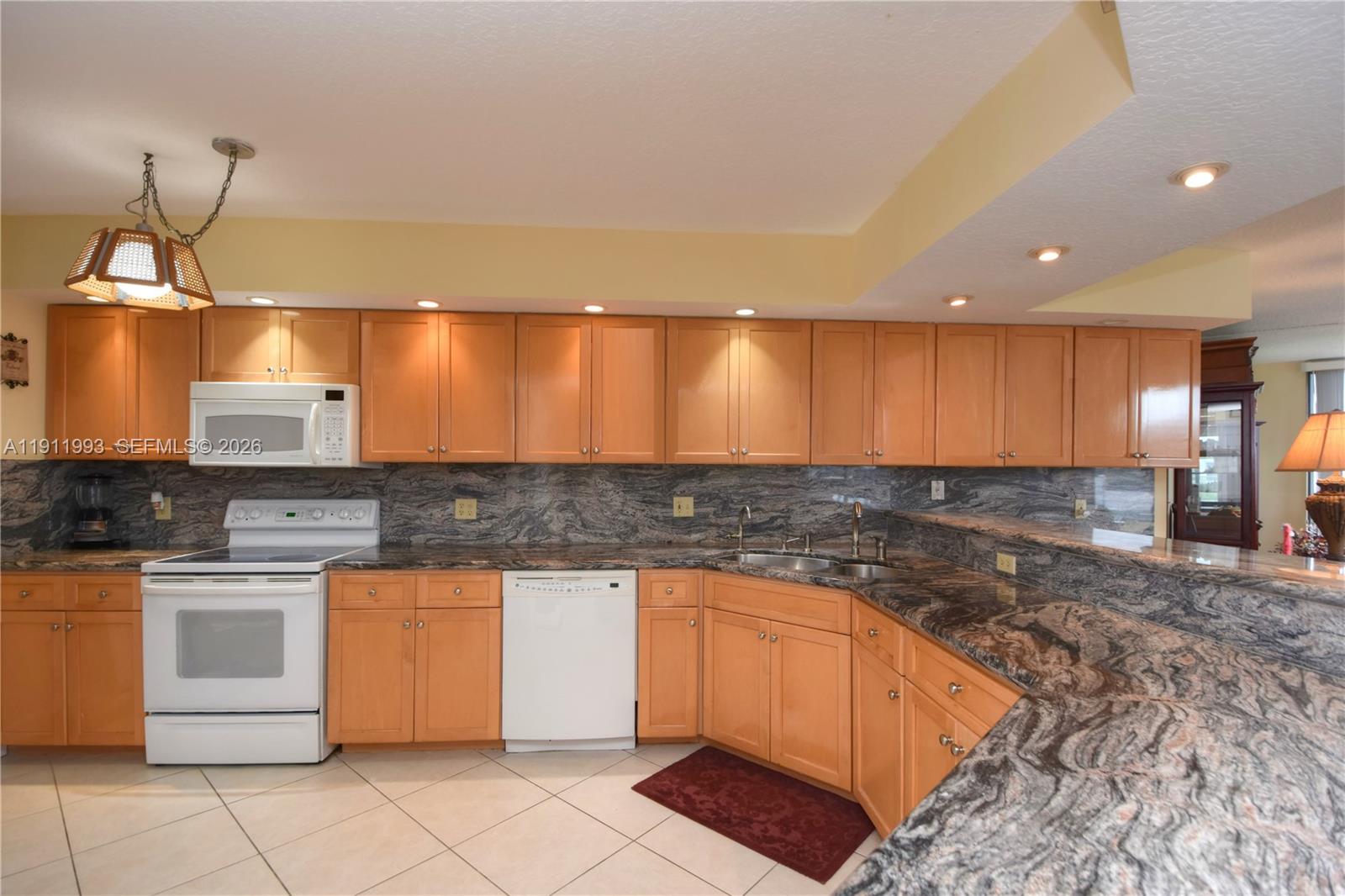 TOWNHOUSES OF HIGHLAND BE - Residential