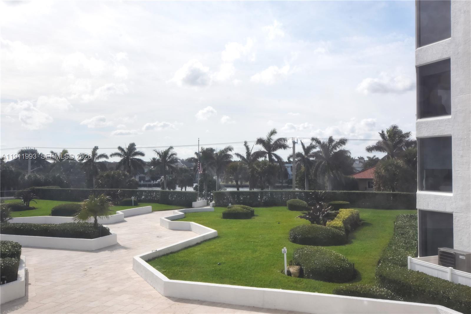 TOWNHOUSES OF HIGHLAND BE - Residential