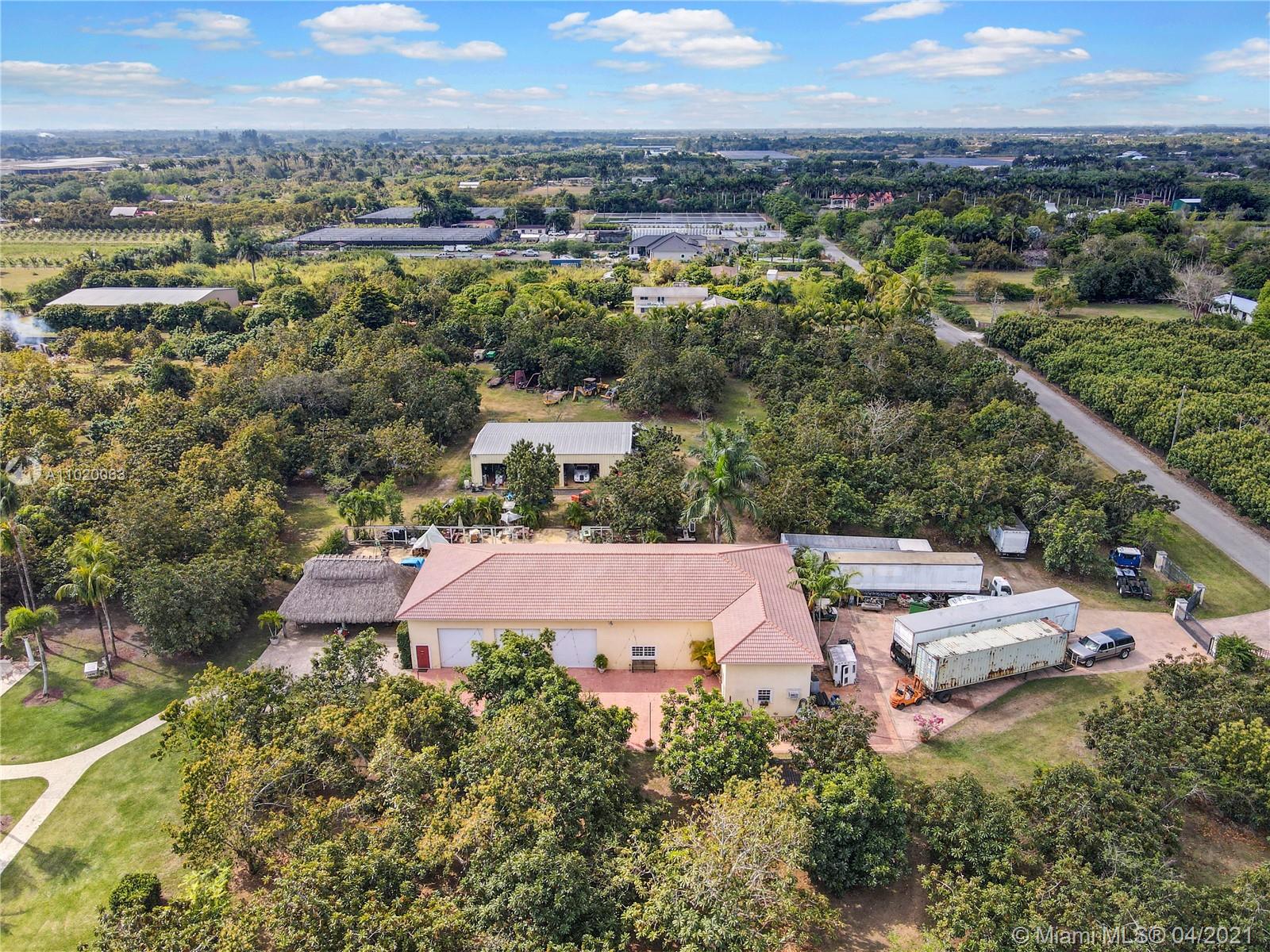 10 ACRES OF LUXURY - Residential