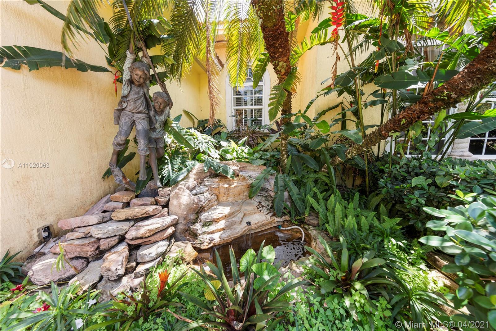 10 ACRES OF LUXURY - Residential