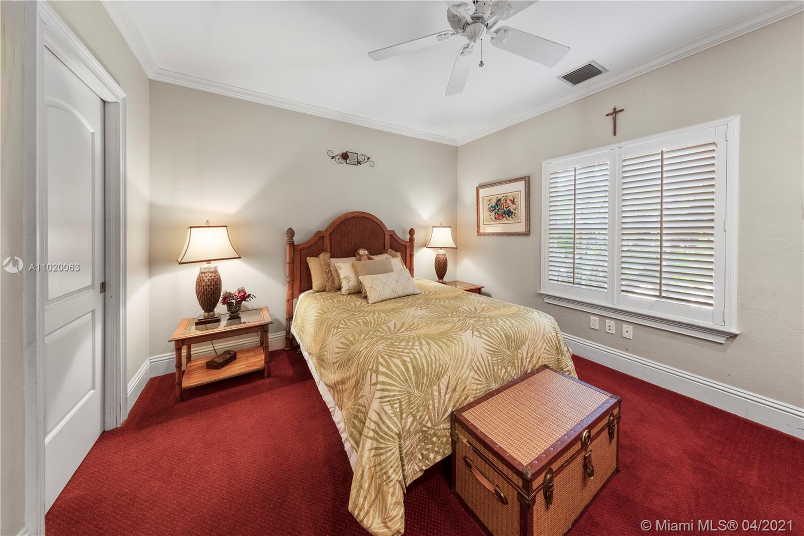 10 ACRES OF LUXURY - Residential
