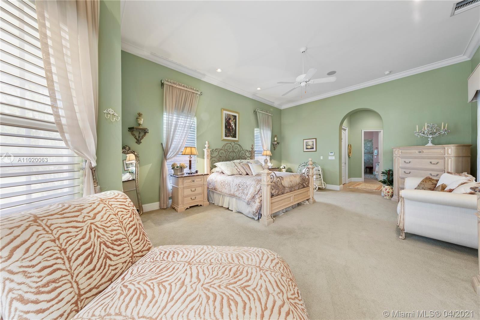 10 ACRES OF LUXURY - Residential