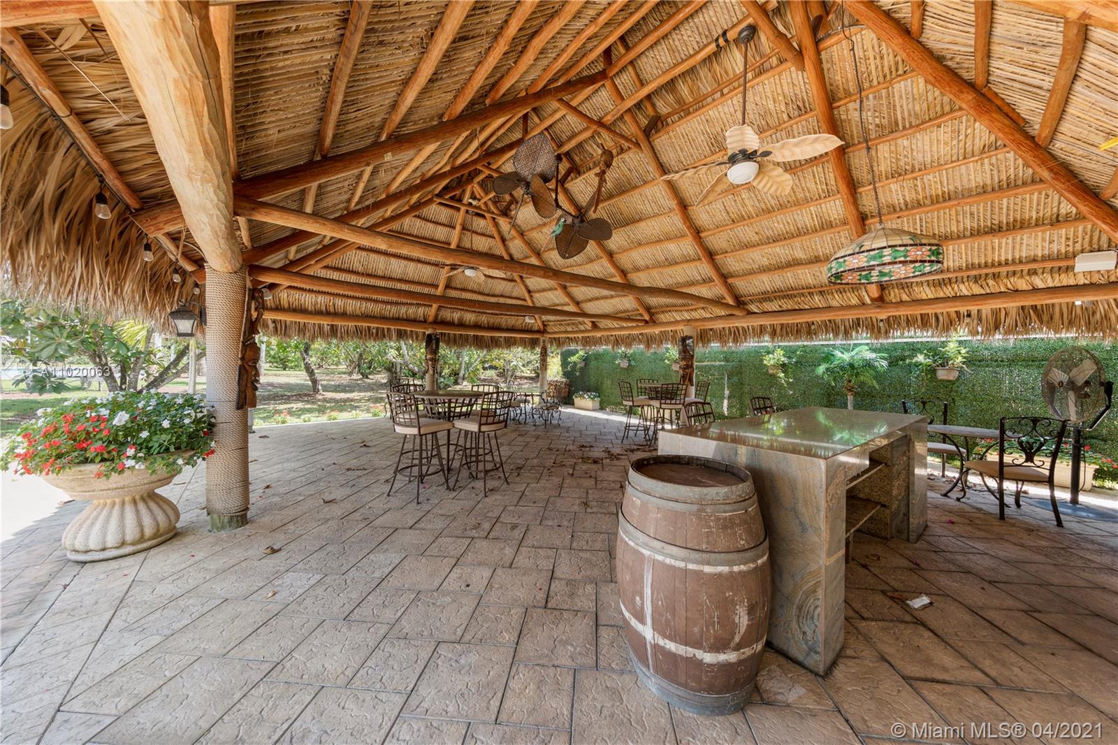 10 ACRES OF LUXURY - Residential