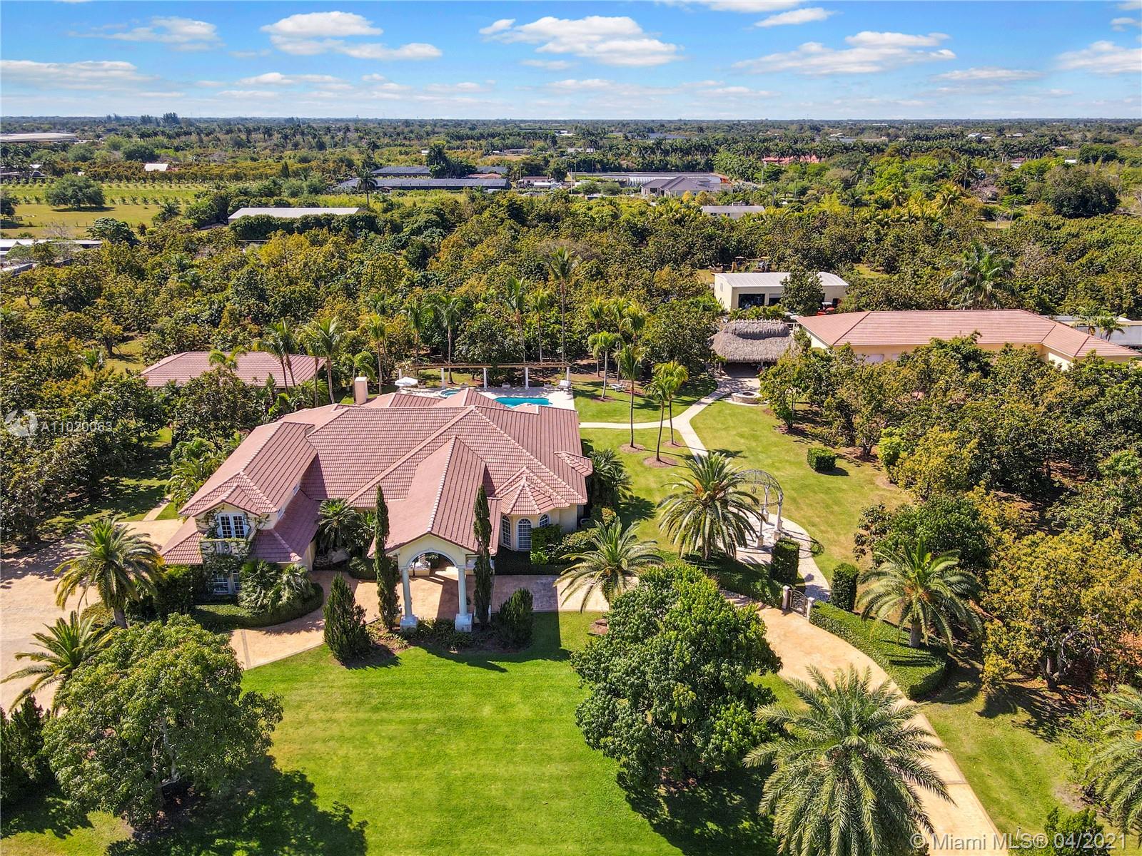 10 ACRES OF LUXURY - Residential