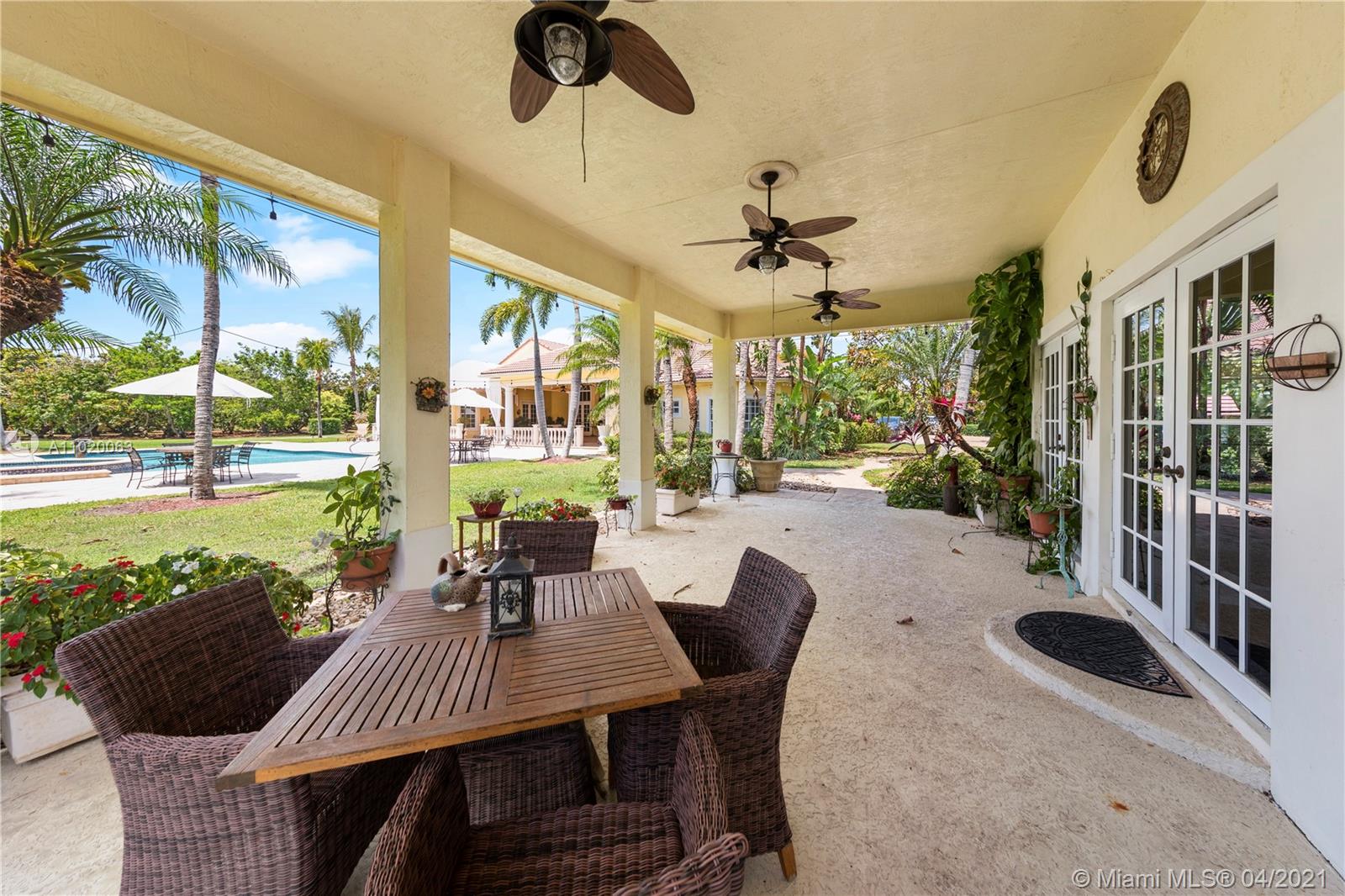10 ACRES OF LUXURY - Residential