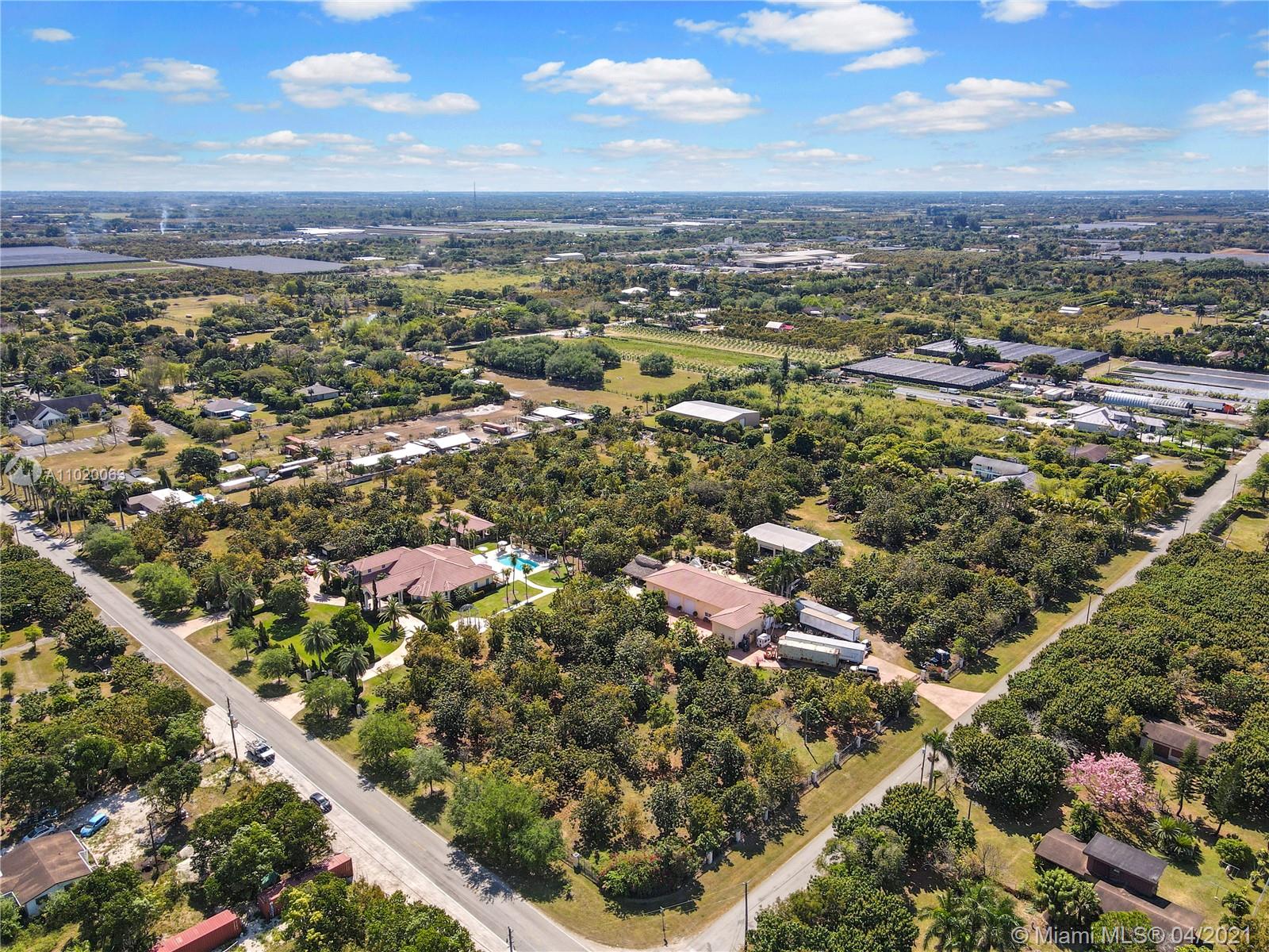 10 ACRES OF LUXURY - Residential