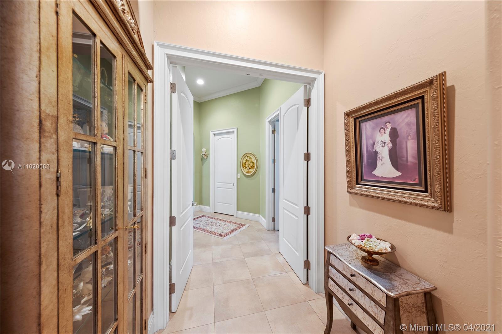 10 ACRES OF LUXURY - Residential