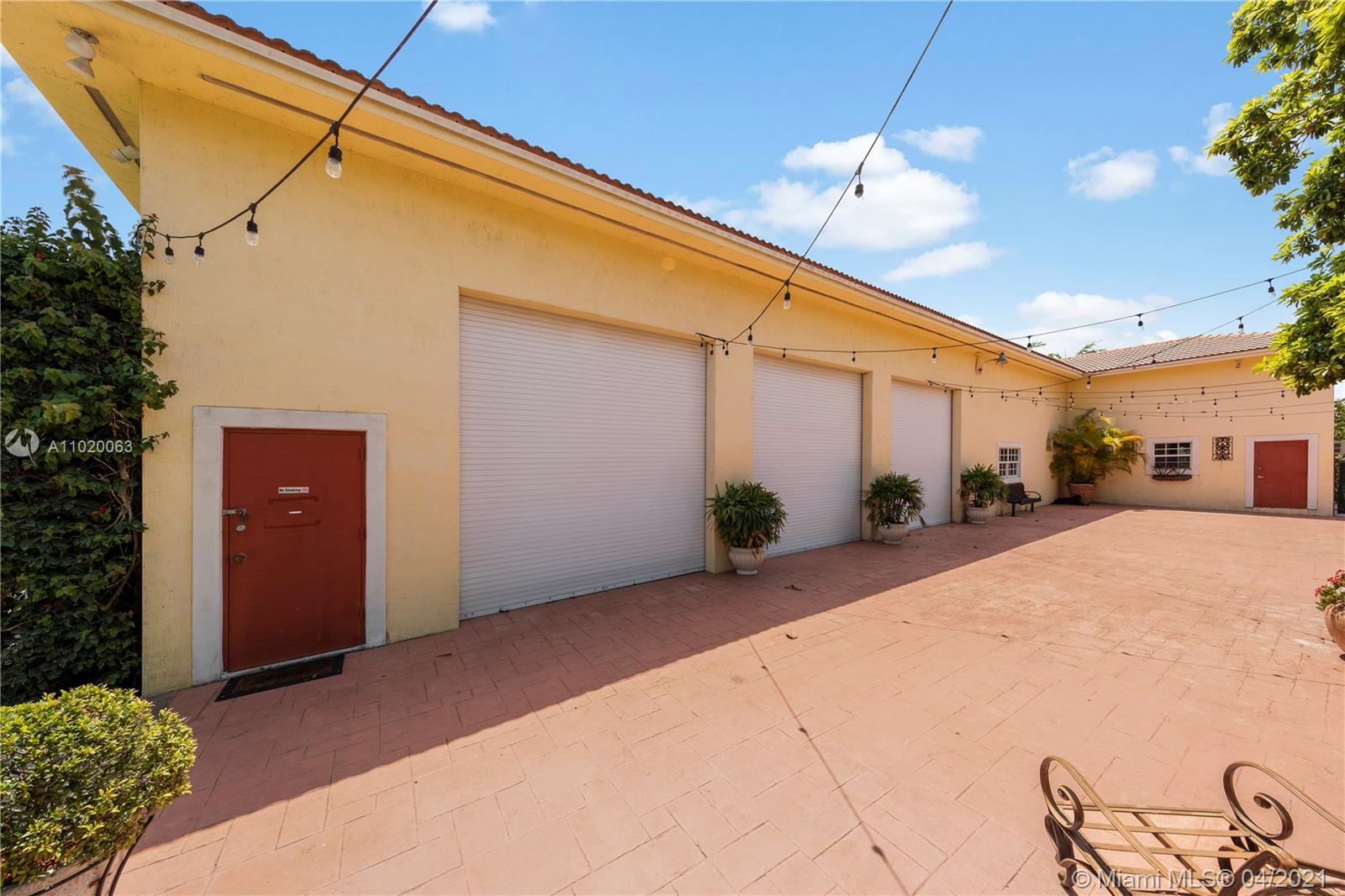 10 ACRES OF LUXURY - Residential