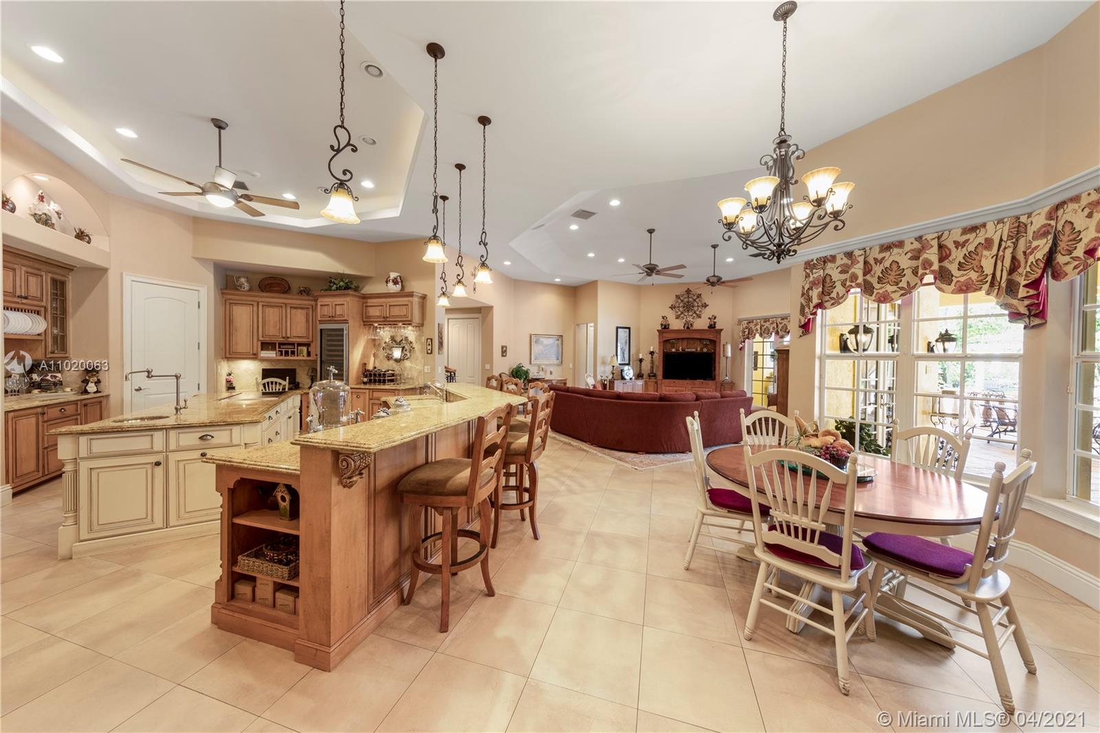 10 ACRES OF LUXURY - Residential