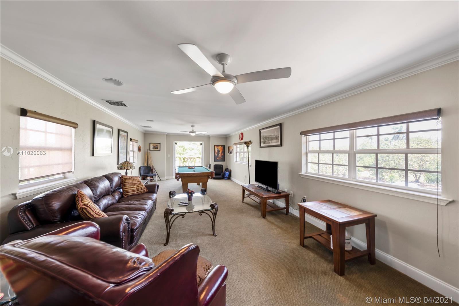 10 ACRES OF LUXURY - Residential