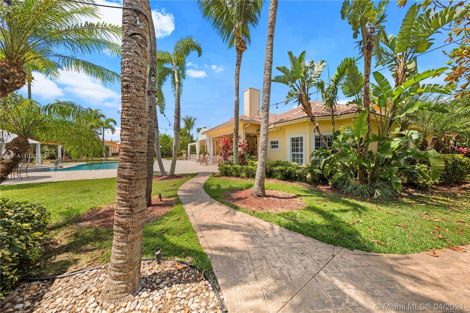 10 ACRES OF LUXURY - Residential