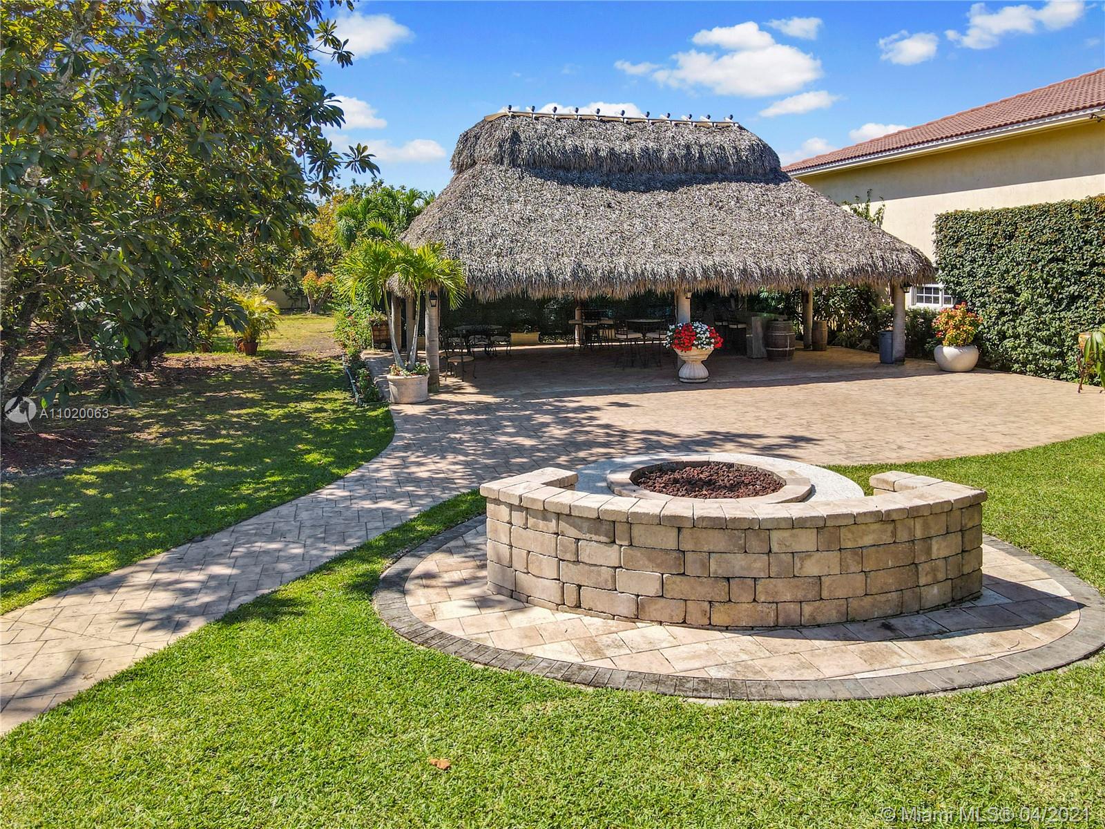 10 ACRES OF LUXURY - Residential