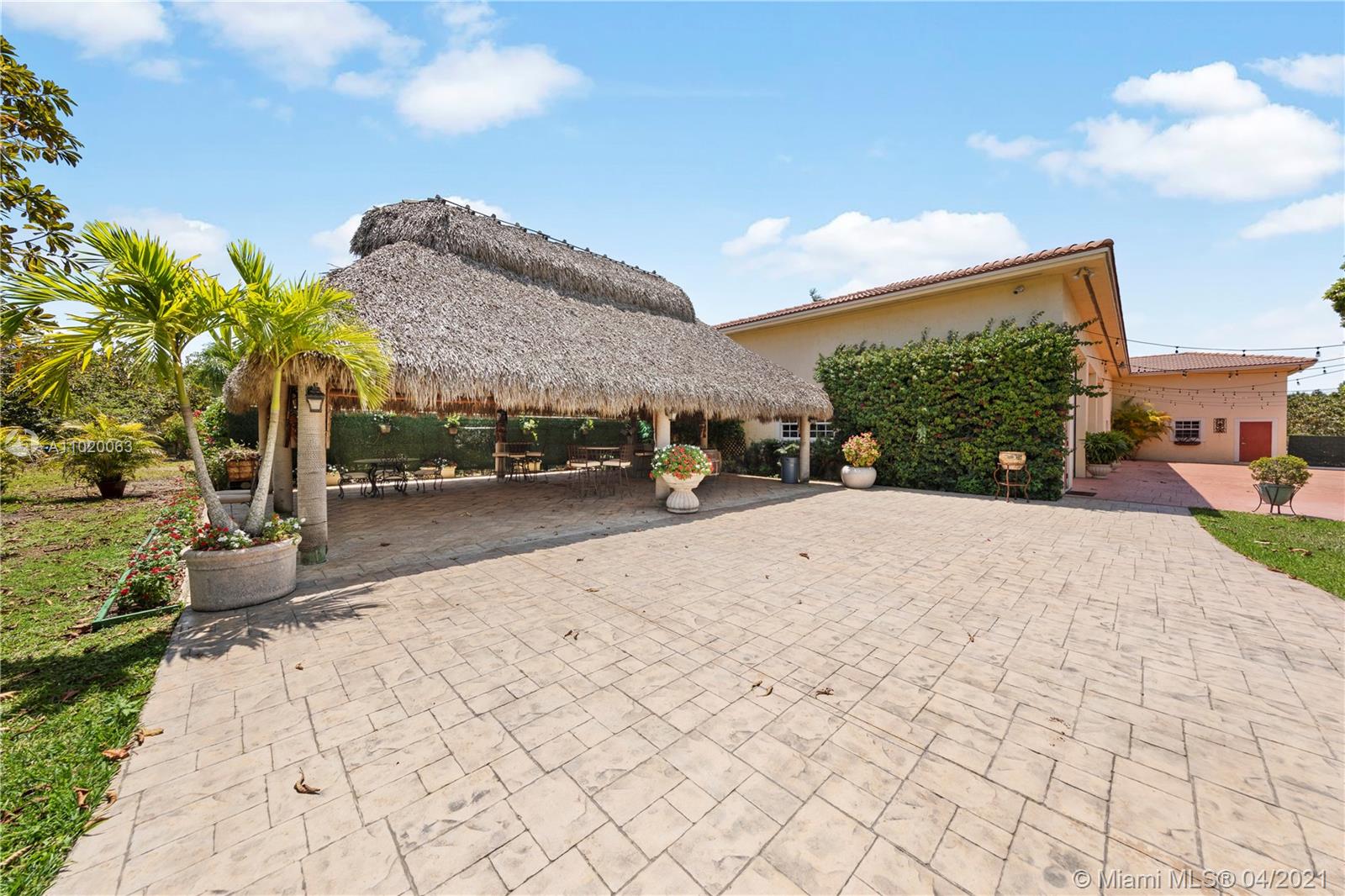 10 ACRES OF LUXURY - Residential