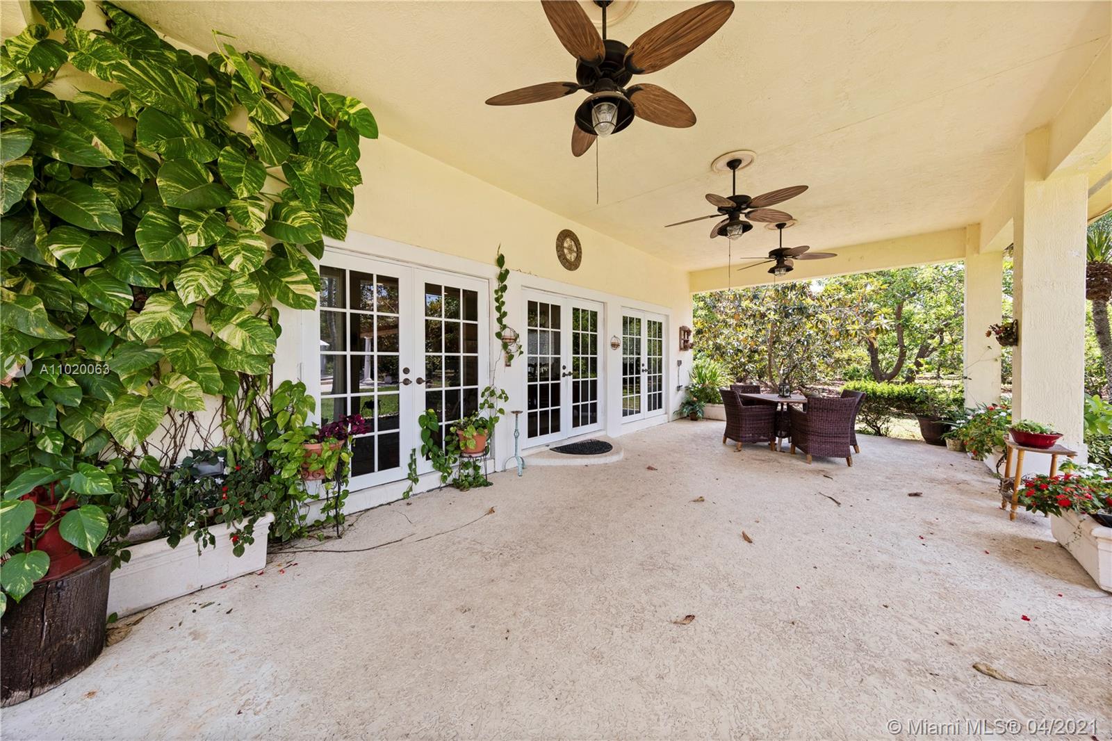 10 ACRES OF LUXURY - Residential