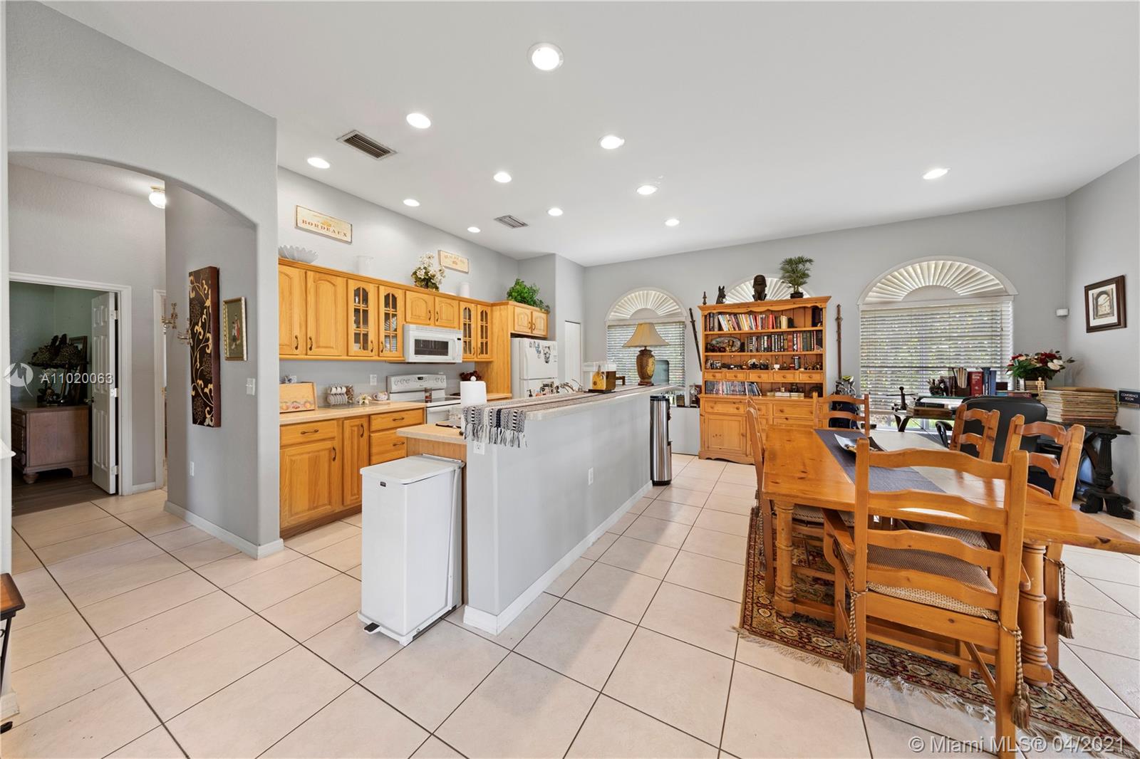 10 ACRES OF LUXURY - Residential