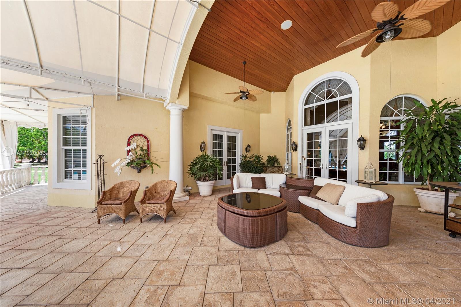 10 ACRES OF LUXURY - Residential