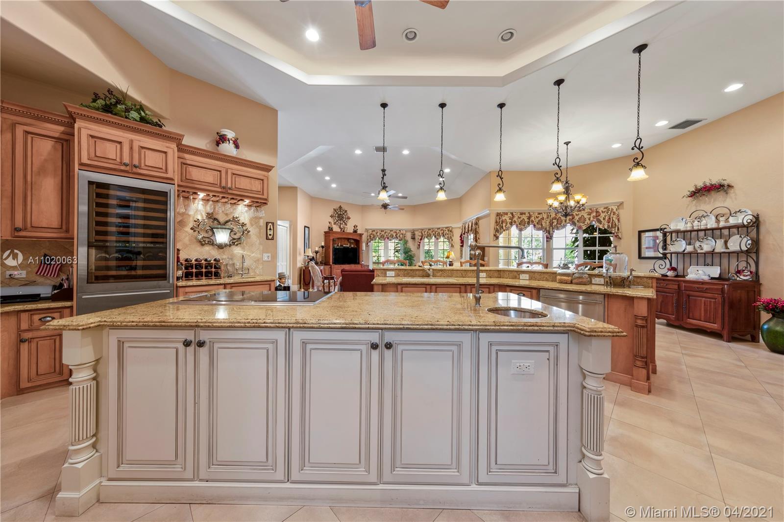 10 ACRES OF LUXURY - Residential